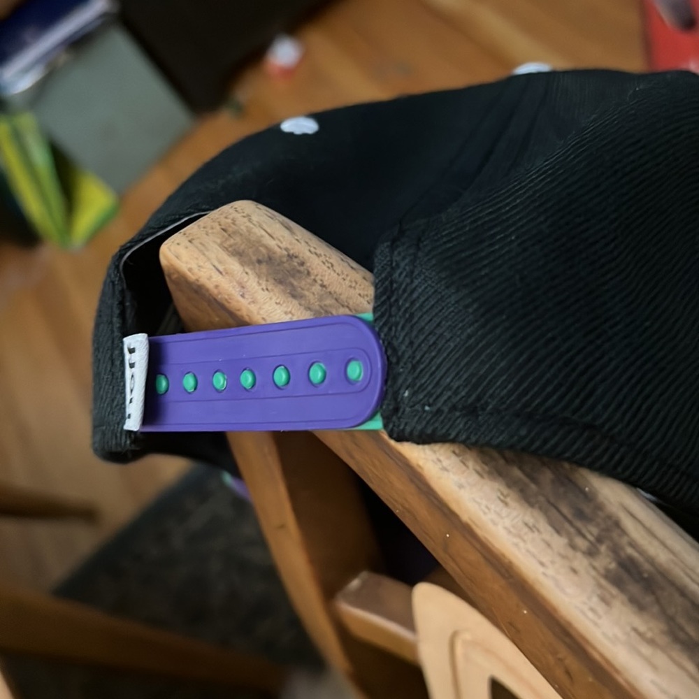 Neff Smily Face Purple Embroidered Hat - Picture 5 of 5